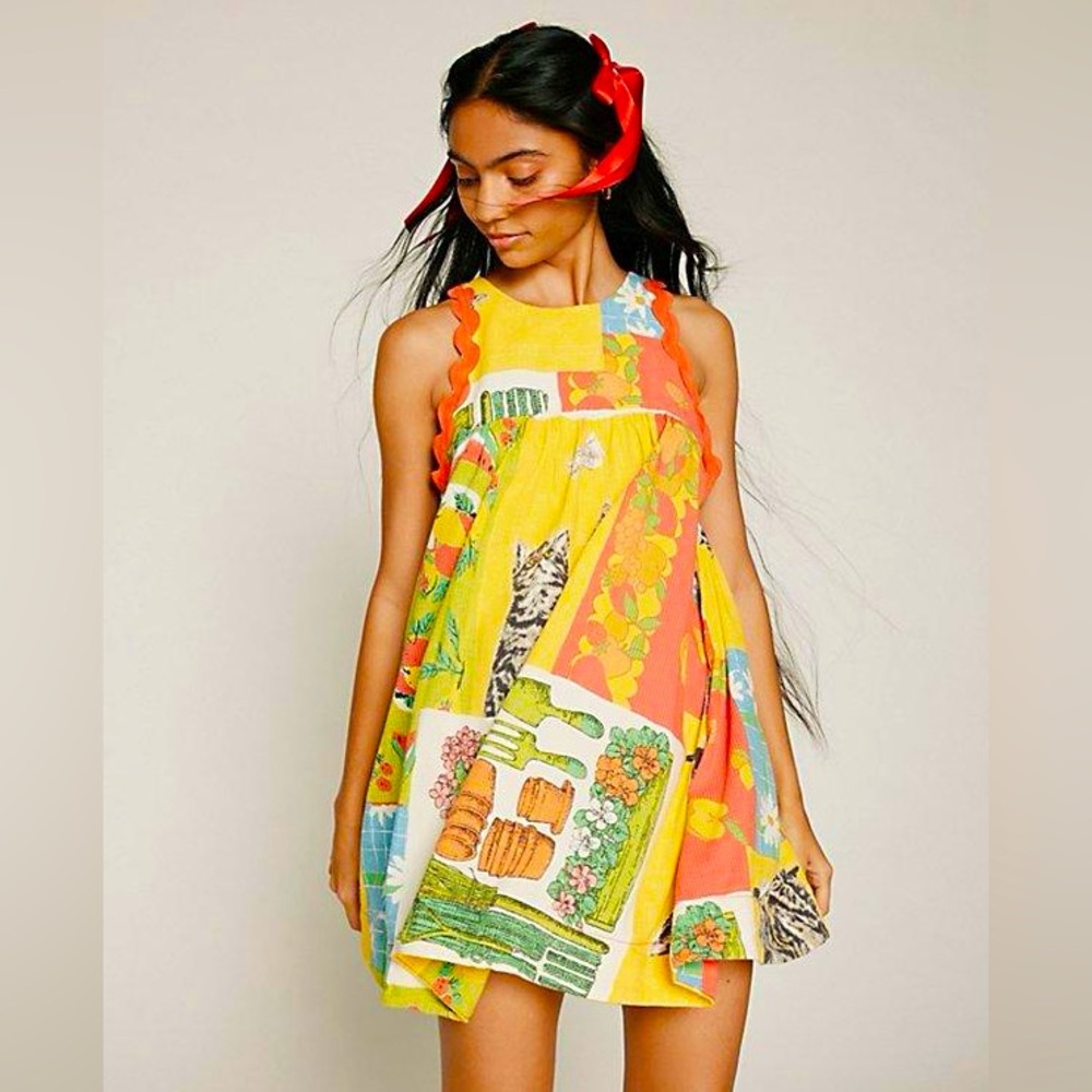 Kimchi Blue Kittie Scalloped Mini Dress in Yellow